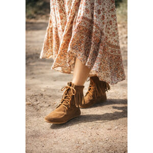 Minnetonka Brown Suede Tramper Fringe Lace Up Moccasin Ankle Boots Size 7 Boho